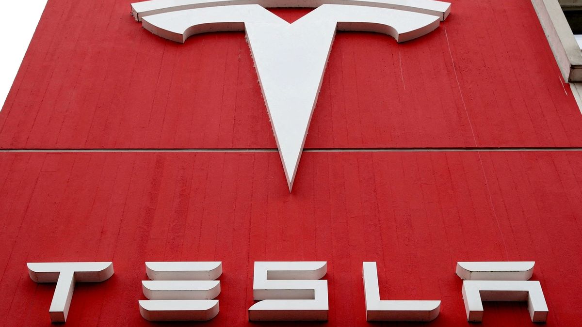 Tesla v Německu čelí žalobě spotřebitelů. Klamete a nedodržujete soukromí, tvrdí